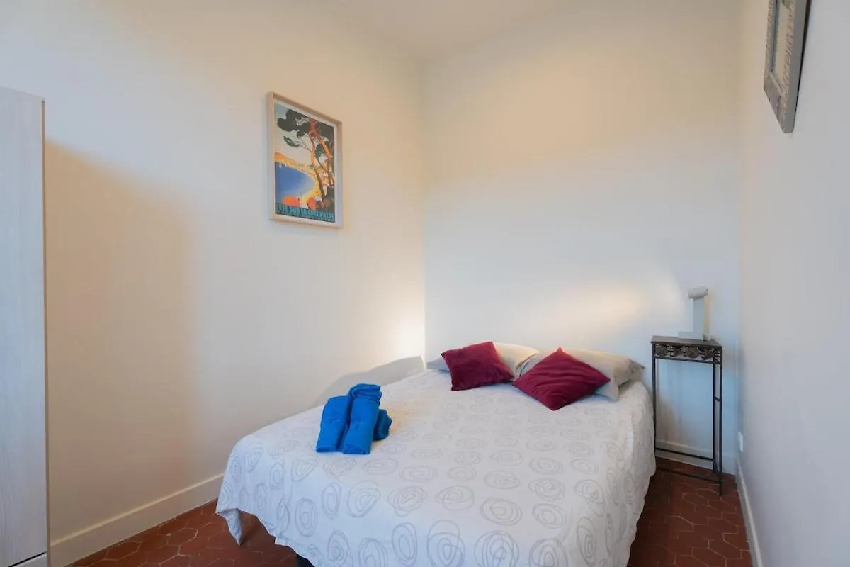 Nice - Beautiful Bright Apartment - 10 Min Beach 0*,  France
