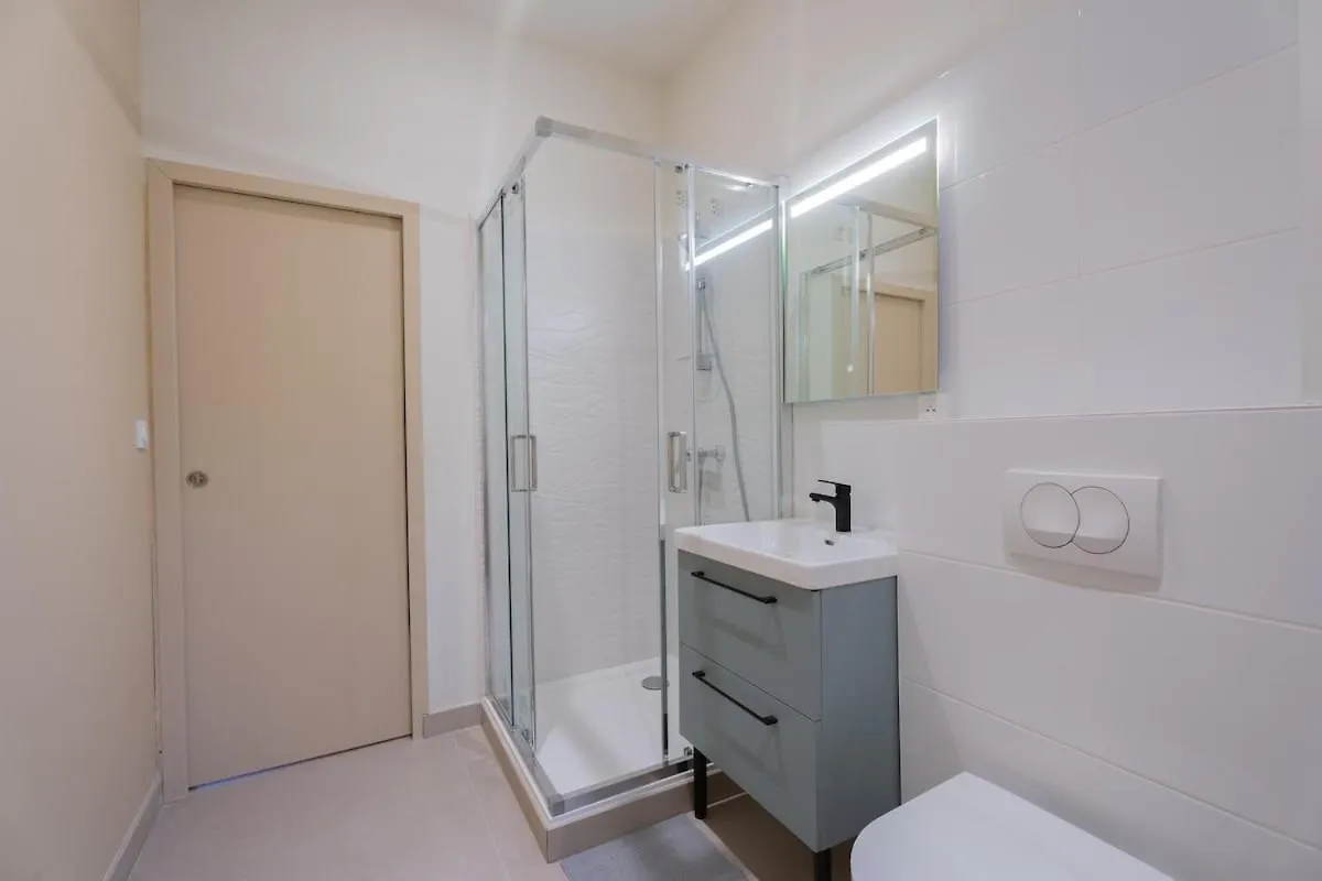 Nice - Beautiful Bright Apartment - 10 Min Beach 0*,  France