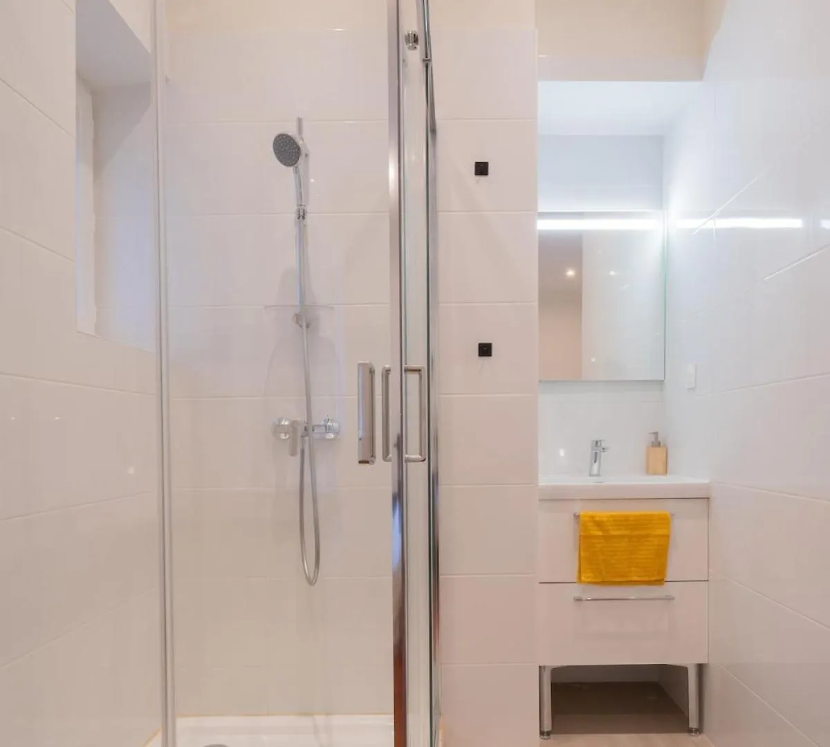 Nice - Beautiful Bright Apartment - 10 Min Beach